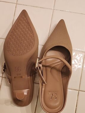 Cozy Island Shoes Beige Pointed-Toe Low Heel with Gold Buckle